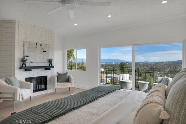 5952 Woodland View Drive, Woodland Hills, CA 91367