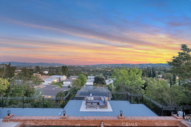5952 Woodland View Drive, Woodland Hills, CA 91367
