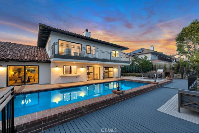 5952 Woodland View Drive, Woodland Hills, CA 91367