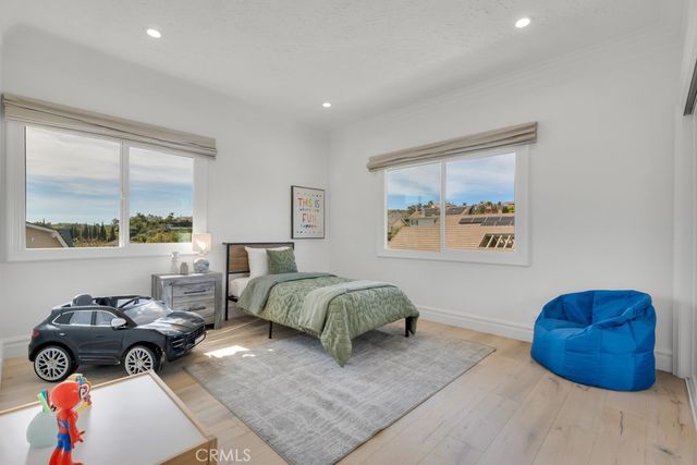 5952 Woodland View Drive, Woodland Hills, CA 91367
