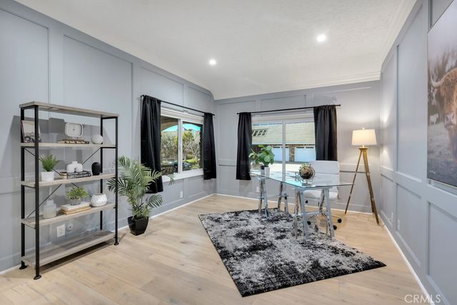 5952 Woodland View Drive, Woodland Hills, CA 91367