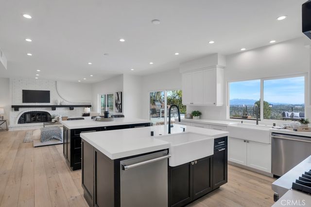 5952 Woodland View Drive, Woodland Hills, CA 91367