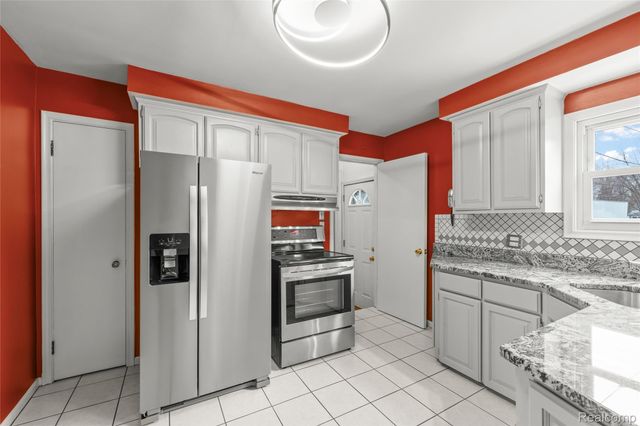 30801 Pardo Street, Garden City, MI 48135
