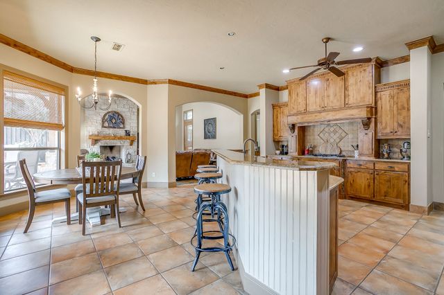 216 Williamsburg Lane, Ovilla, TX 75154