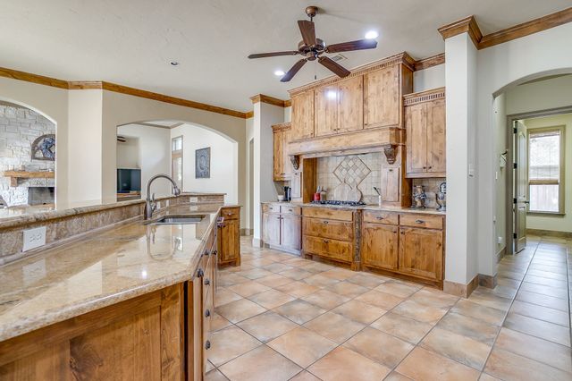 216 Williamsburg Lane, Ovilla, TX 75154