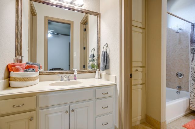 216 Williamsburg Lane, Ovilla, TX 75154