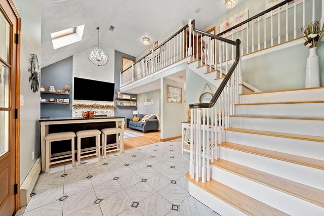 210 Boxwood Ln, Bridgewater, MA 02324