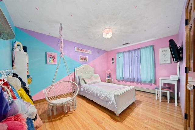 210 Boxwood Ln, Bridgewater, MA 02324