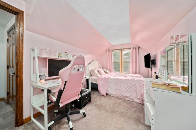 210 Boxwood Ln, Bridgewater, MA 02324