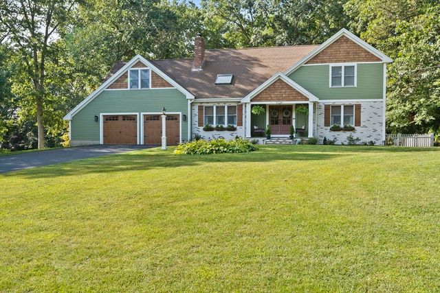 210 Boxwood Ln, Bridgewater, MA 02324