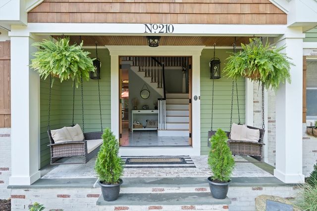 210 Boxwood Ln, Bridgewater, MA 02324