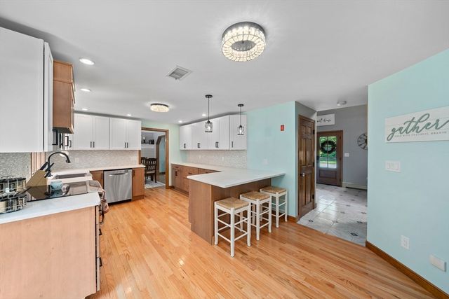 210 Boxwood Ln, Bridgewater, MA 02324