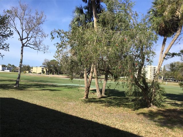 44 COUNTRY CLUB DRIVE 44, Largo, FL 33771