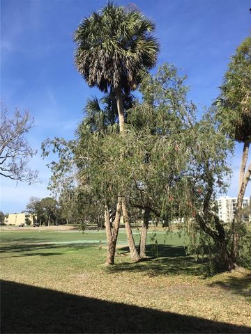 44 COUNTRY CLUB DRIVE 44, Largo, FL 33771