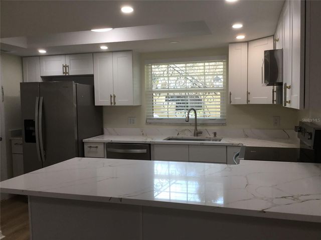 44 COUNTRY CLUB DRIVE 44, Largo, FL 33771