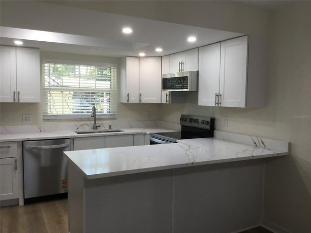 44 COUNTRY CLUB DRIVE 44, Largo, FL 33771