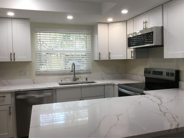 44 COUNTRY CLUB DRIVE 44, Largo, FL 33771