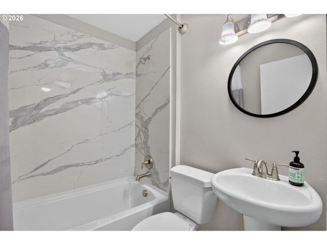 6401 MCEWAN Rd, Lake Oswego, OR 97035