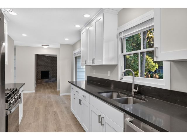 6401 MCEWAN Rd, Lake Oswego, OR 97035
