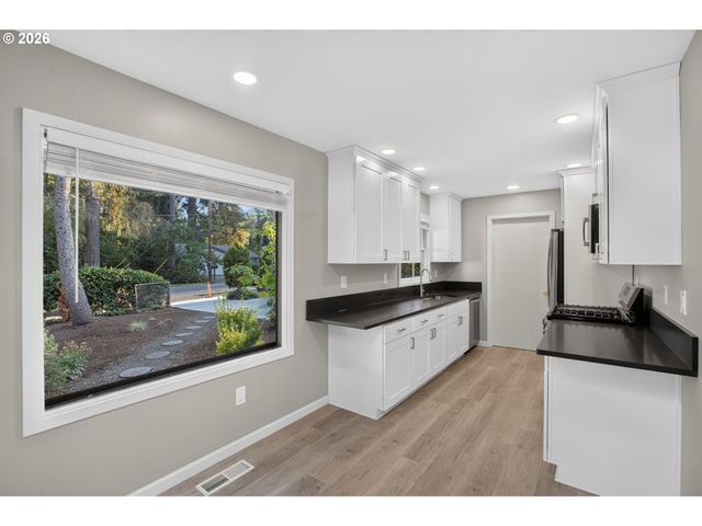 6401 MCEWAN Rd, Lake Oswego, OR 97035