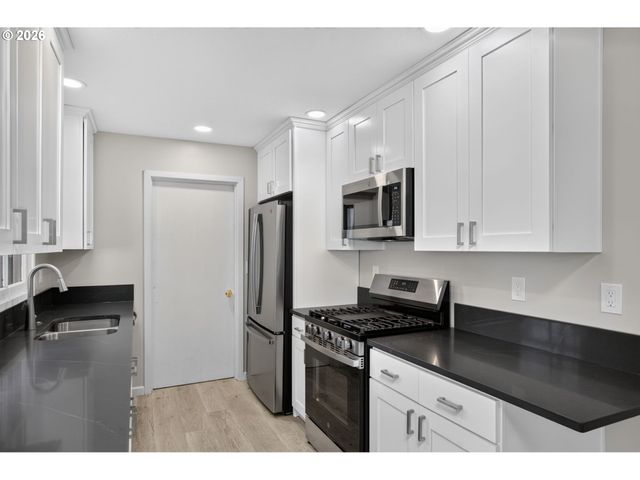 6401 MCEWAN Rd, Lake Oswego, OR 97035