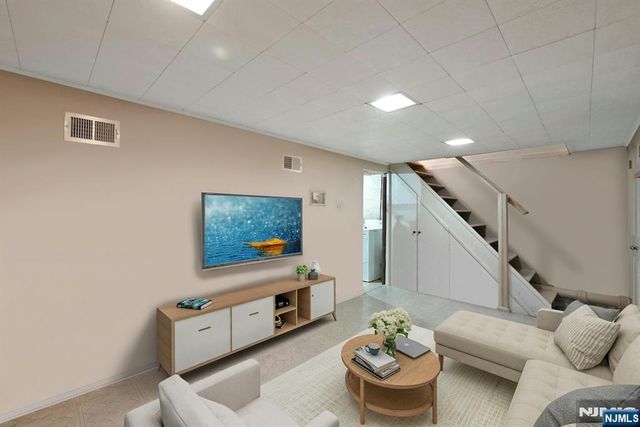 87 Surrey Lane, River Edge, NJ 07661