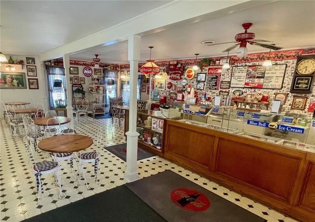 273 N Main Street, Eureka Springs, AR 72632