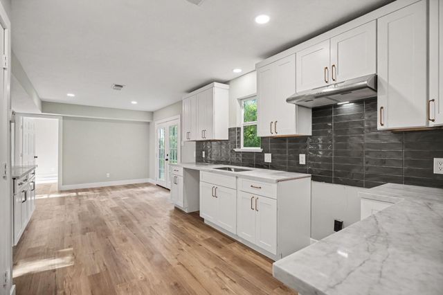 1021 27th Street, Dickinson, TX 77539