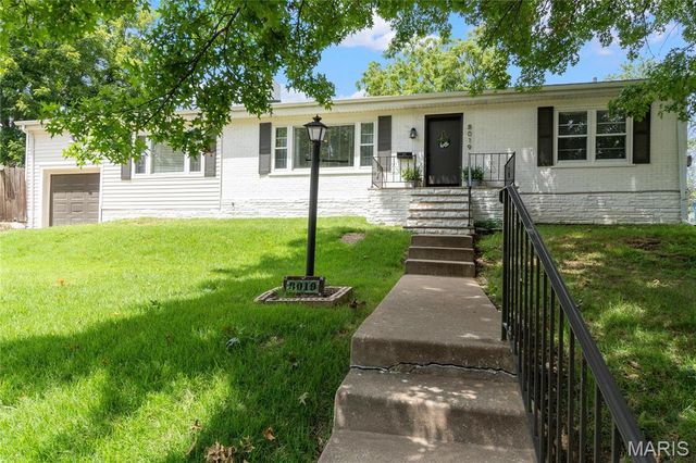 8019 Gramond Drive, St Louis, MO 63123