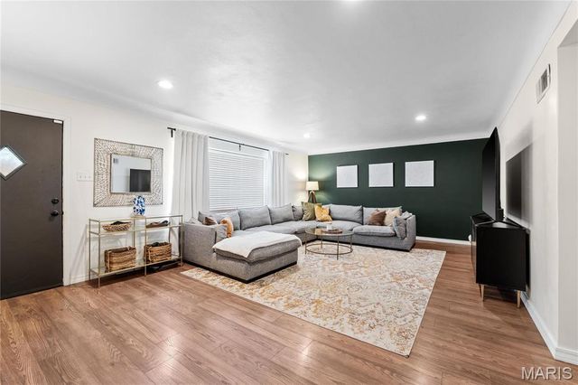 8019 Gramond Drive, St Louis, MO 63123