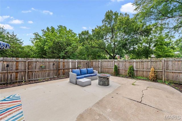 8019 Gramond Drive, St Louis, MO 63123