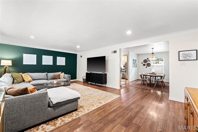 8019 Gramond Drive, St Louis, MO 63123