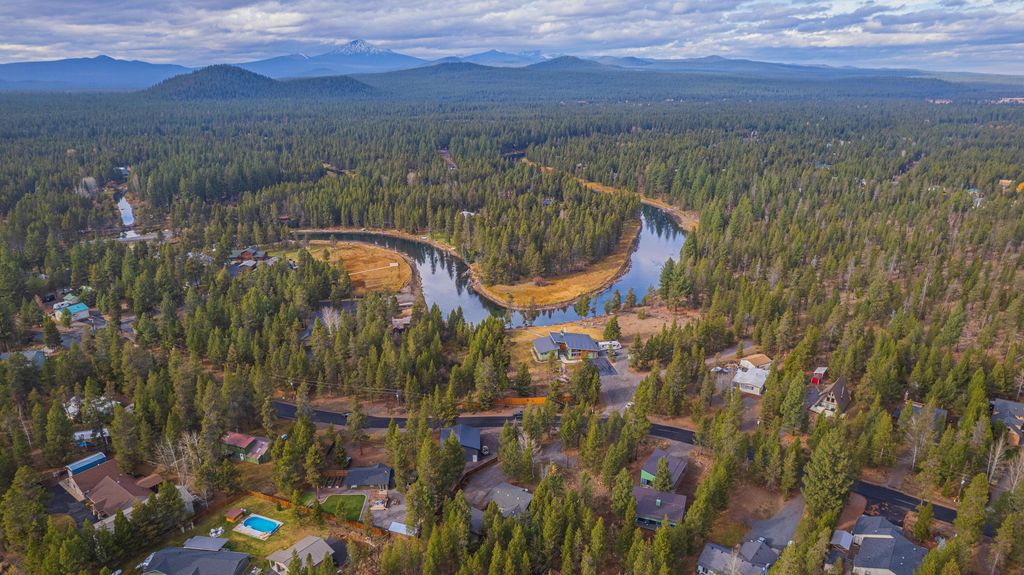 56078 Snow Goose Road, Bend, OR 97707