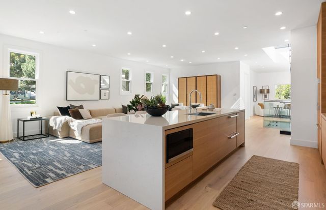 25 Brompton Avenue, San Francisco, CA 94131