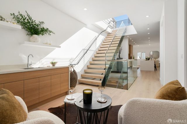 25 Brompton Avenue, San Francisco, CA 94131