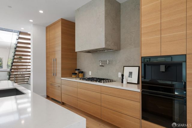 25 Brompton Avenue, San Francisco, CA 94131