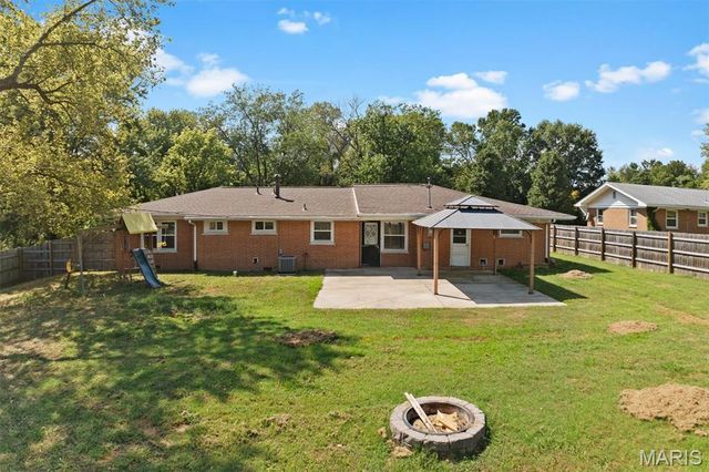 50 Cheshire Drive, Belleville, IL 62223