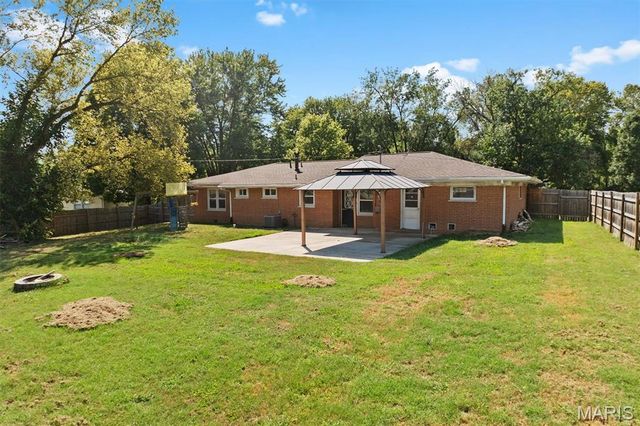 50 Cheshire Drive, Belleville, IL 62223