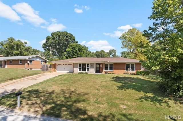 50 Cheshire Drive, Belleville, IL 62223