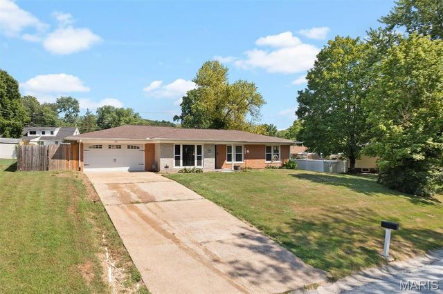 50 Cheshire Drive, Belleville, IL 62223
