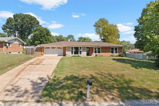 50 Cheshire Drive, Belleville, IL 62223