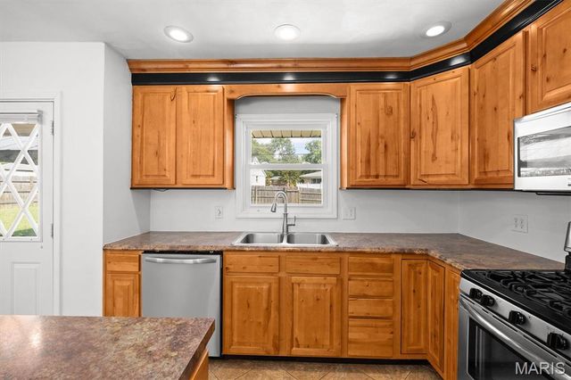 50 Cheshire Drive, Belleville, IL 62223
