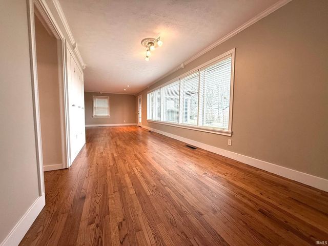 1120 Crawford B, Bedford, IN 47421