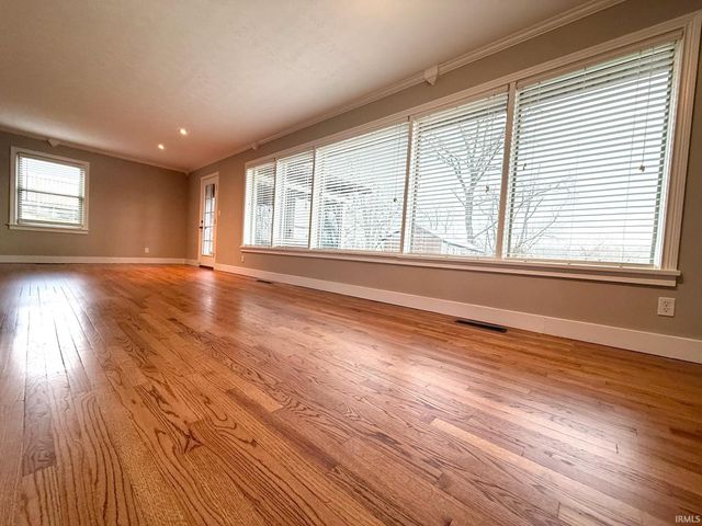 1120 Crawford B, Bedford, IN 47421