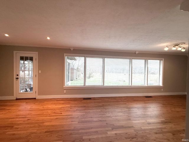 1120 Crawford B, Bedford, IN 47421