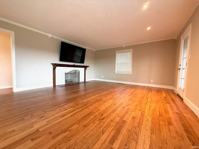 1120 Crawford B, Bedford, IN 47421