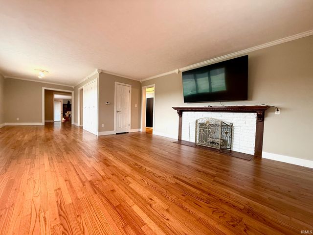 1120 Crawford B, Bedford, IN 47421