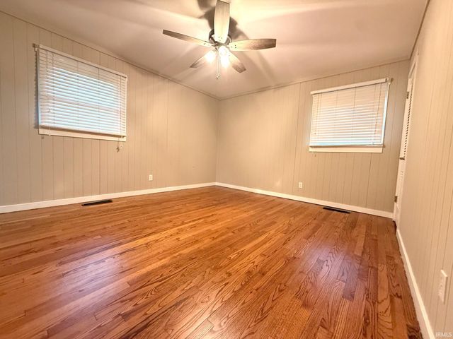 1120 Crawford B, Bedford, IN 47421