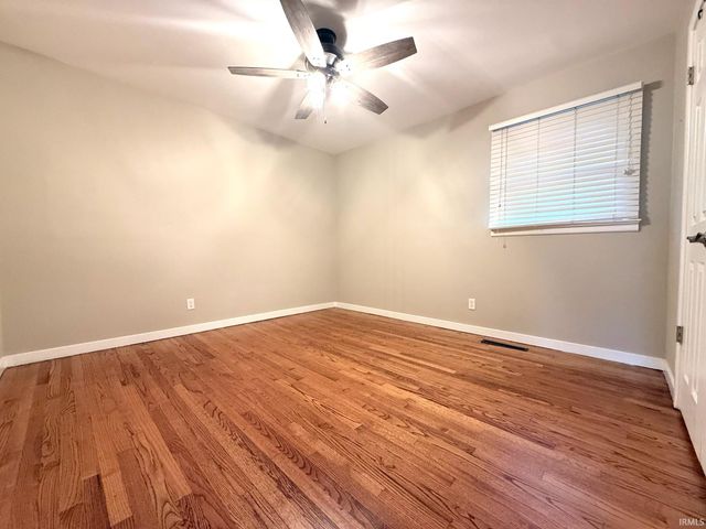 1120 Crawford B, Bedford, IN 47421