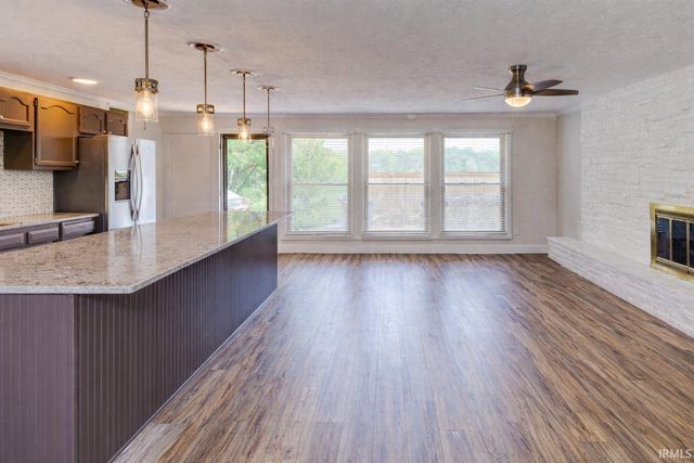 1120 Crawford B, Bedford, IN 47421